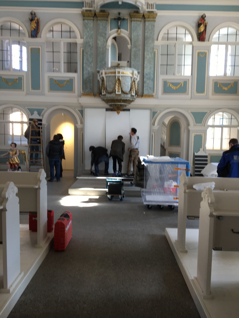 Einbau des neuen Altars